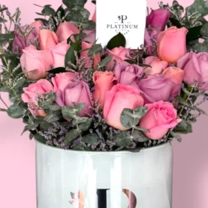 Cilindro De 24 Rosas Con Limonium y Dolar